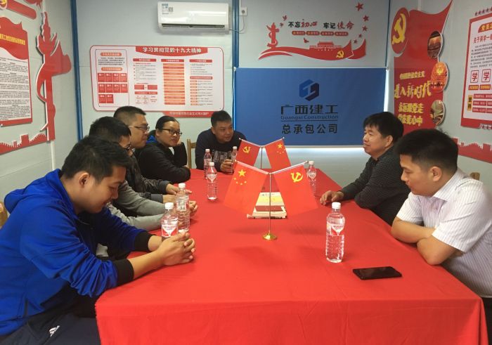 岑廷义指导分公司和项目部开展党2121非凡作 贺勇 摄1.jpg