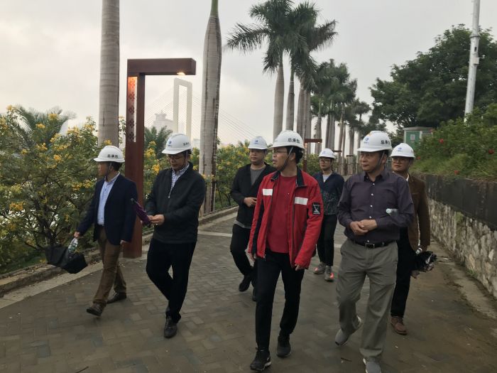 陈祖训检查邕江亮化工程项目。。。蔡怡灵摄.jpg