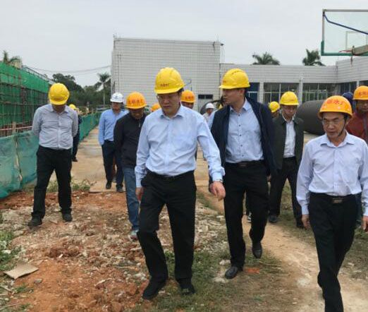 2蔡锦军率队深入北郊水厂工地现场。。。。；；；蒲茉 摄.jpg