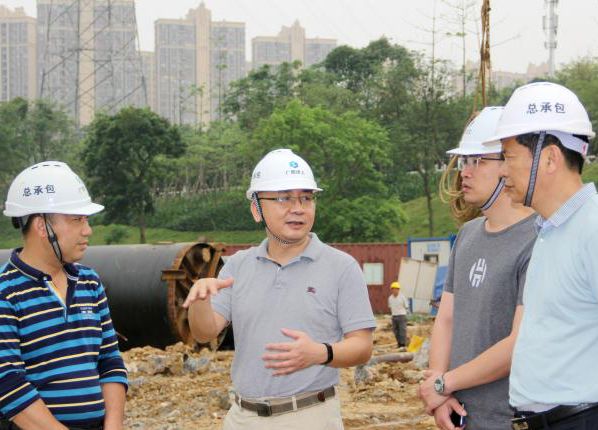 4陆烜到项目现场举行指导。。。。。王威海摄_700x466.JPG