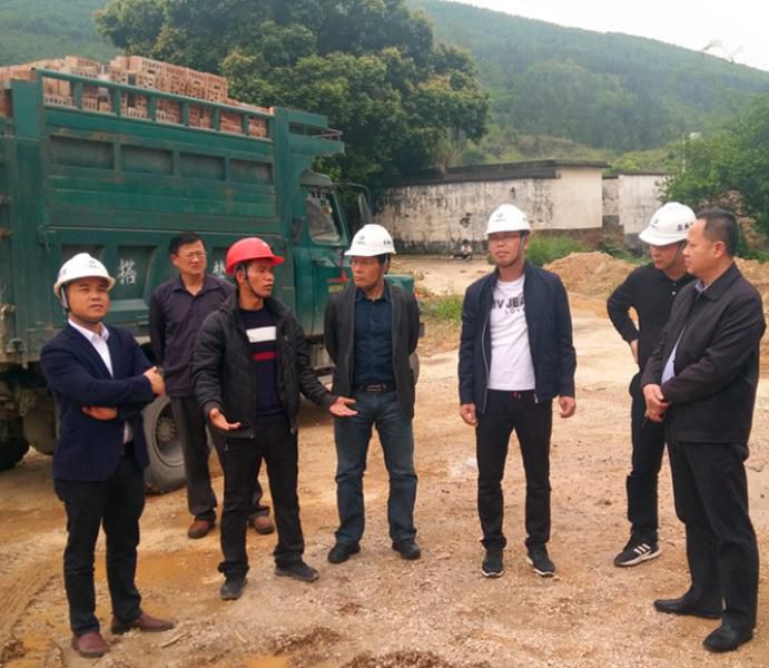 1.实地检查。。许传波 摄_副本700.jpg