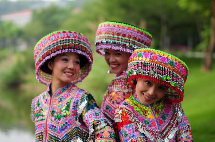 5.1摄影作品《苗家姊妹花》获三等奖。。。贺英毅 摄-13607887212700.JPG