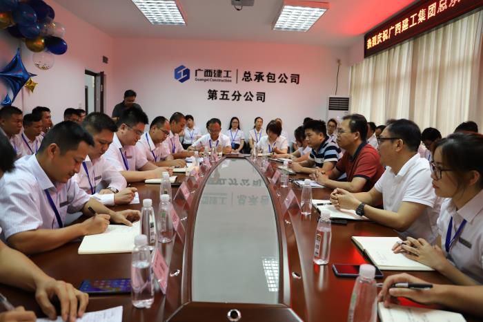 5.1座谈会现场。。。。。杨钰 摄700.JPG