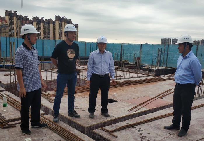 1.1检查现场。。。。。。李挺 摄700.jpg