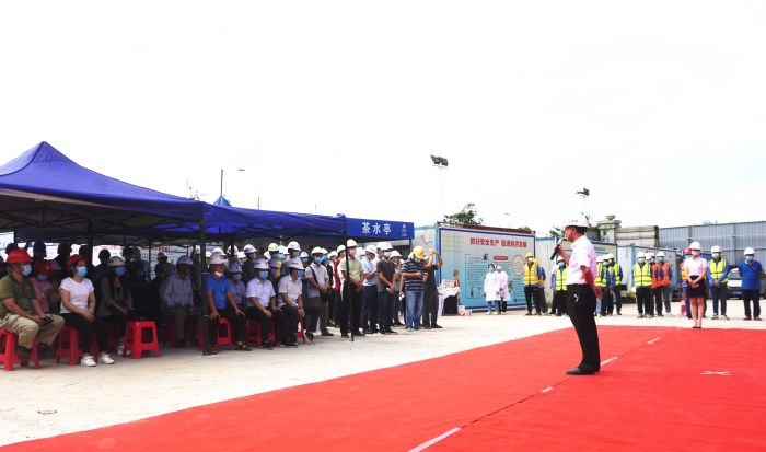 公司清静总监张强为演练举行点评。。。。。谢微旋 摄.jpg