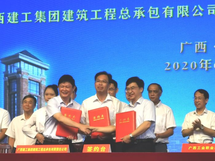 签约现场。。 王瑾贞 摄.jpg