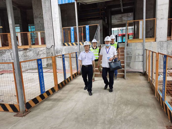 检查现场。。。。 叶振鹏 摄.jpg