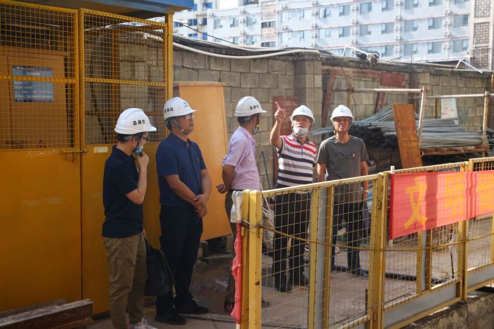 调研指导施工现场。。张钊林 摄.jpg