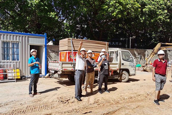 现场审查。。陆大南 摄.jpg