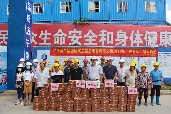 锦官阁项目送清凉。。。。。。张钊林 摄.JPG