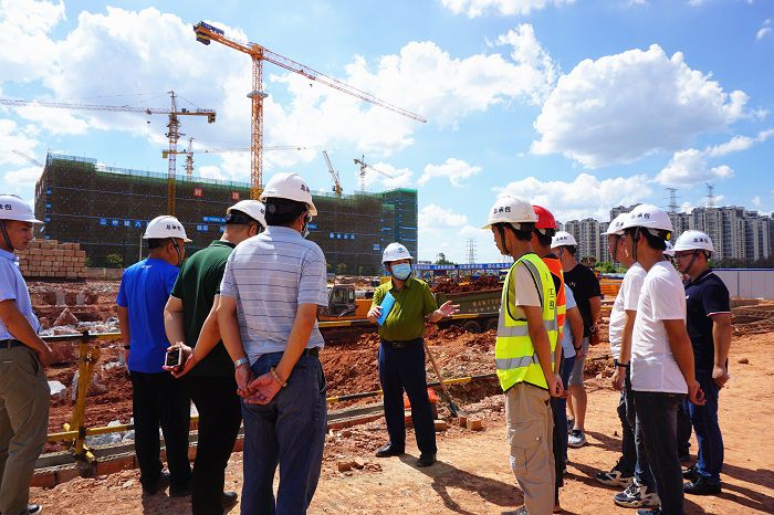 现场指导。。。。。谢微旋 摄.JPG