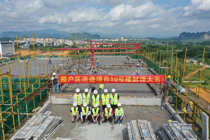 项目治理职员合照。。。。。。卢瑞阳 摄.JPG