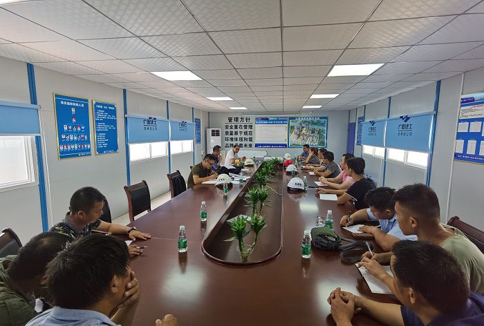 聚会现场。。。 覃必英 摄.jpg