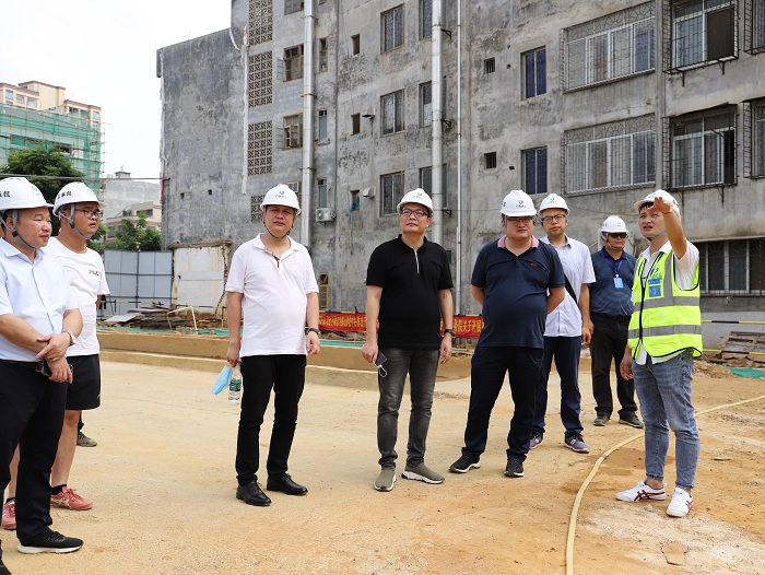 检查现场。。侯健杰 摄.JPG