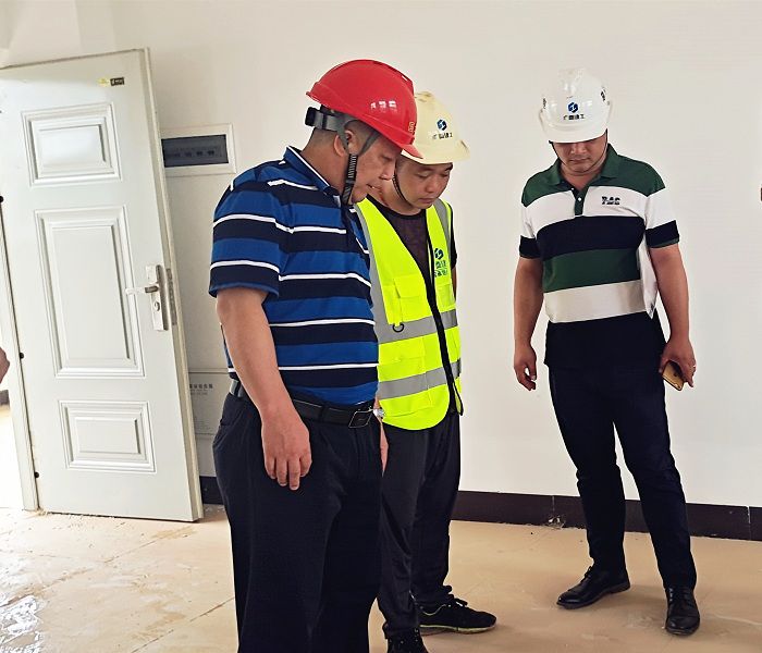 现场审查。。。。。。廖益 摄.jpg