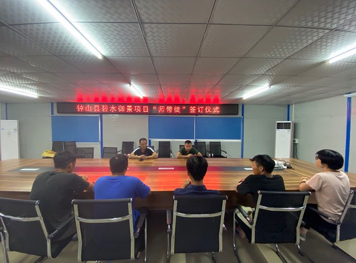 仪式现场。。。。。韦秀丽 摄.jpg