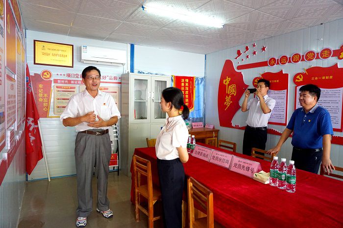 （备。。。。。。┥蟛榈持Р炕疃。。。。。。谢微旋 摄.JPG