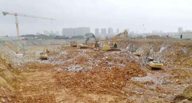 1图书馆土方开挖现场。。。。。。莫光富 摄.jpg