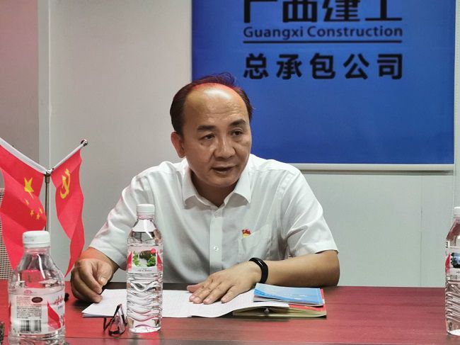 陆烜上党课。。。王瑾贞 摄（修图）.jpg