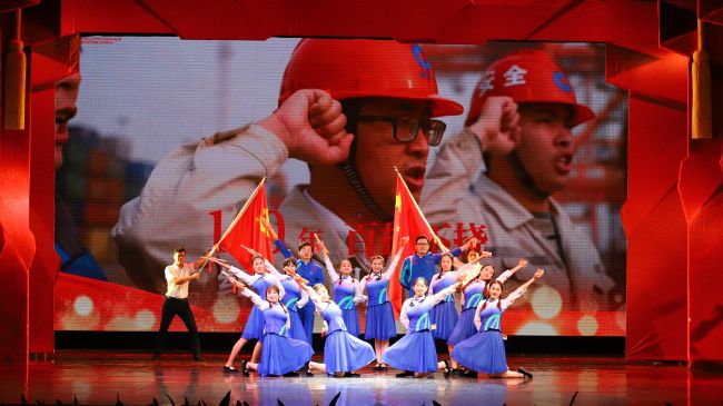 公司原创快板剧《红色精神来领航》。。。李立云 摄.jpg