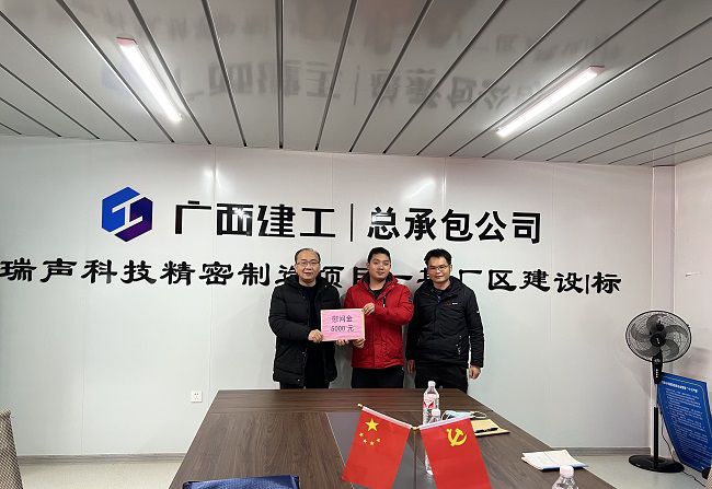 发放慰问金。。廖之锭 摄（修图）.jpg