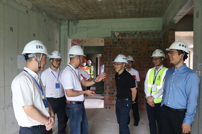 深入现场校阅建设情形。。。。。周煜川 摄（修图）.jpg