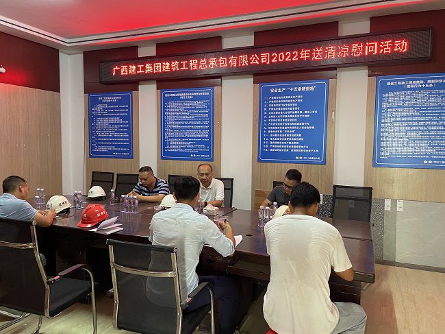 （修图）座谈会现场。。容芝雅 摄.jpg