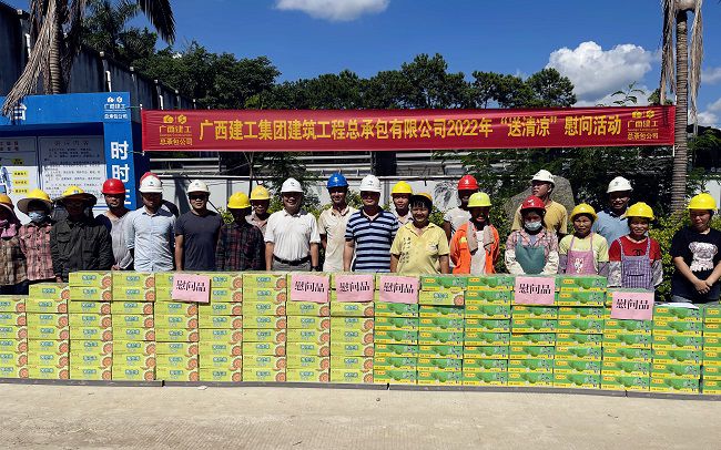 （修图）活动合影。。容芝雅 摄.jpg