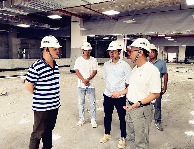 （修图）深入现场审查。。容芝雅 摄.jpg