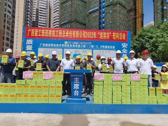 ”送清凉“慰问活动合影。。。潘文君 摄（修图）.jpg