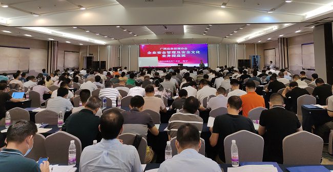 培训会现场。。。。。。唬；；票ι 摄（修图）.jpg