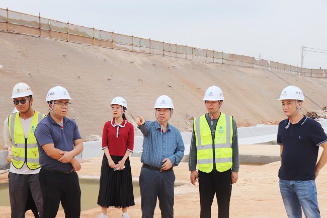 岑廷义深入现场视察施工历程。。。。。周煜川 摄（修图）.jpg