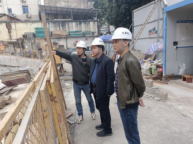 2岑廷义深入现场举行走访。。。。。。覃必英 摄（修图）.jpg