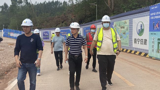 邓少新深入施工现场检查指导。。。。。。陆勤摄（修图）.jpg