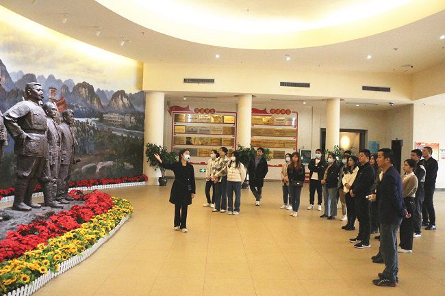 旅行现场。。张钊林 摄（修图）.jpg