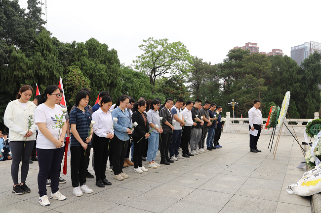 全体默哀。。。。林成斌 摄（修图）.png