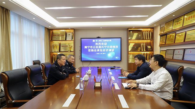 聚会现场 修.jpg