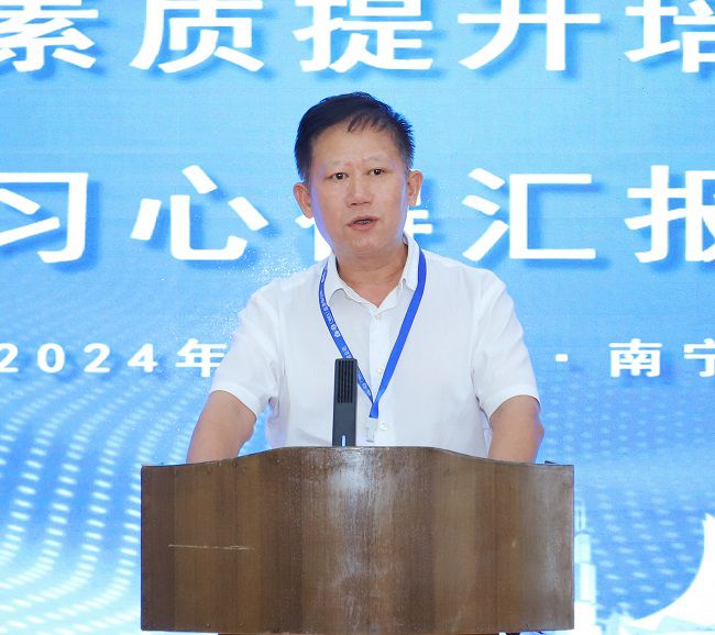 牙岑岭讲话 修图.jpg