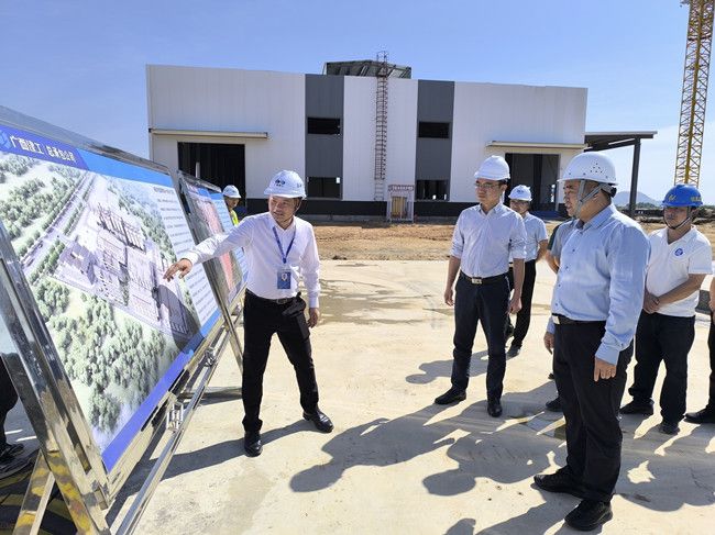 蓝海鹏在项目现场。。。。。江家兵摄（修图） (1).jpg