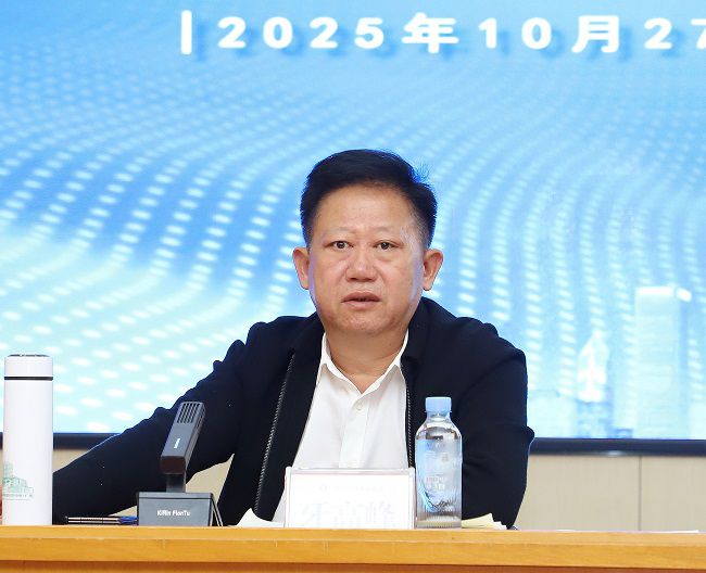 牙岑岭讲话 修图.jpg