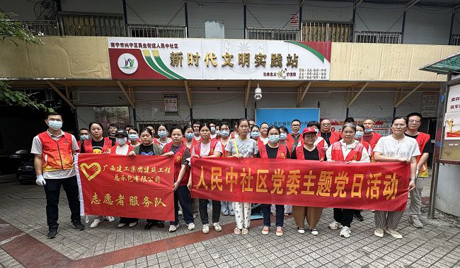 总承包公司自愿者与社区事情职员合影。。。王莹摄（修图）.jpg